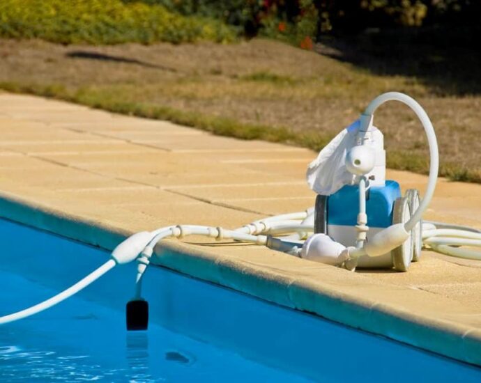 Do You Vacuum Dirt Out of an Above Ground Pool