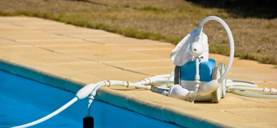 Do You Vacuum Dirt Out of an Above Ground Pool