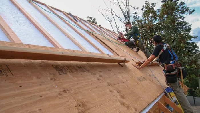 Does ceiling insulation keep heat out