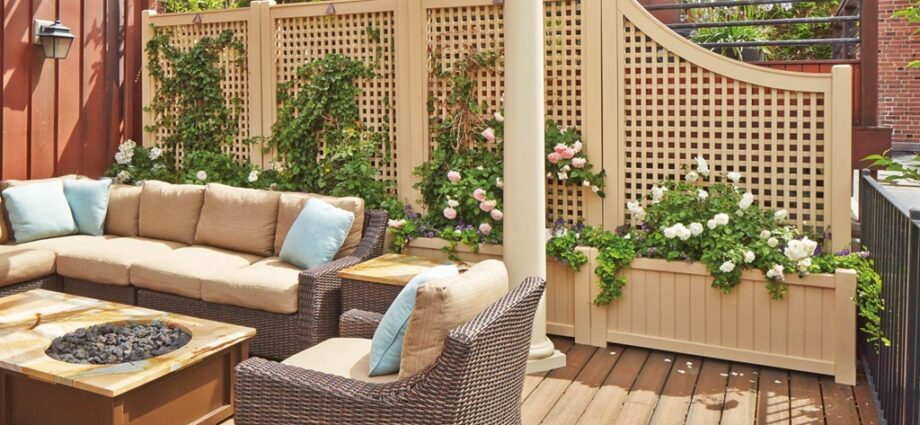 What are the different types of lattice fences?